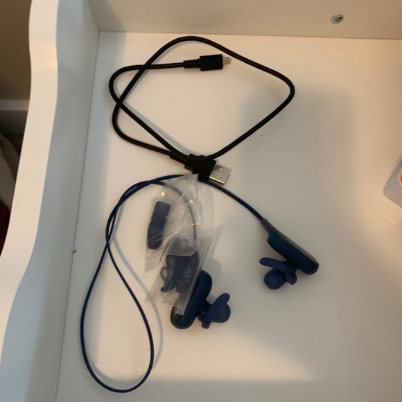 Sony Extra Bass Bluetooth Headphones - Picture 4 of 4